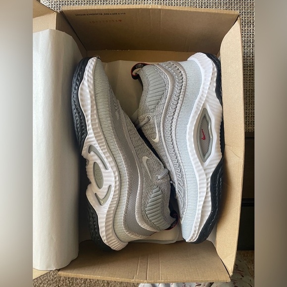 NIKE COSMIC UNITY 3 - Picture 2 of 9